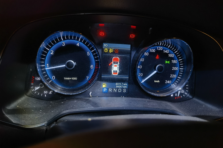 红旗H7 2015款 2.0T 豪华型中控内饰15