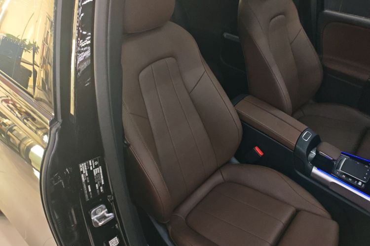 奔驰GLB 2024款 GLB 220 4MATIC局部细节41