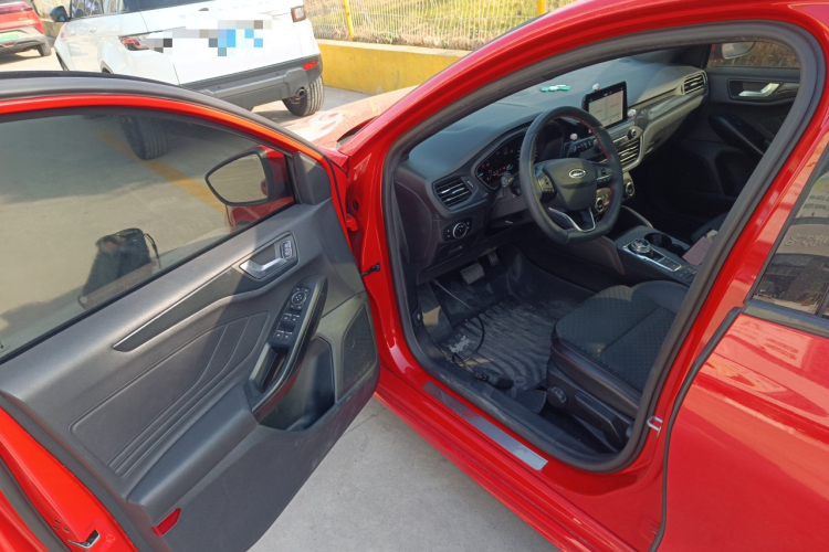 福特 福克斯 2020款 两厢 EcoBoost 180 自动ST Line中控内饰7003