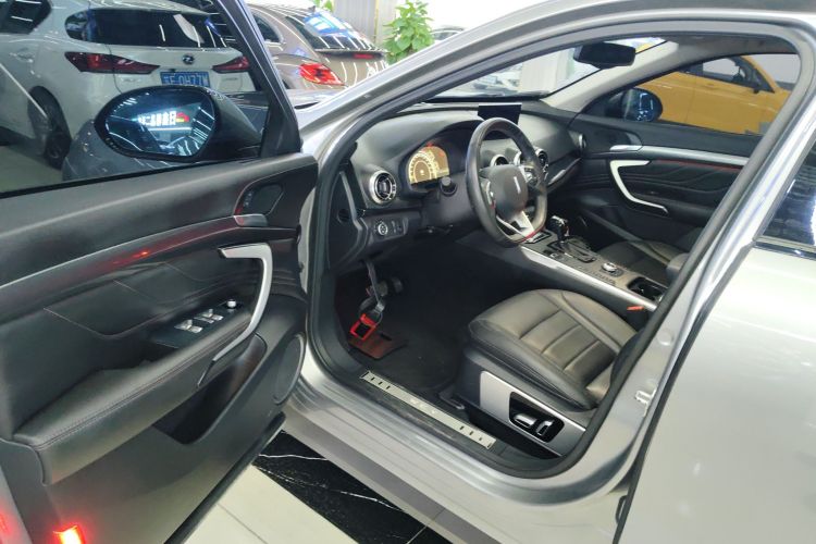 魏牌 VV7 2017款 2.0T 豪华型中控内饰7003