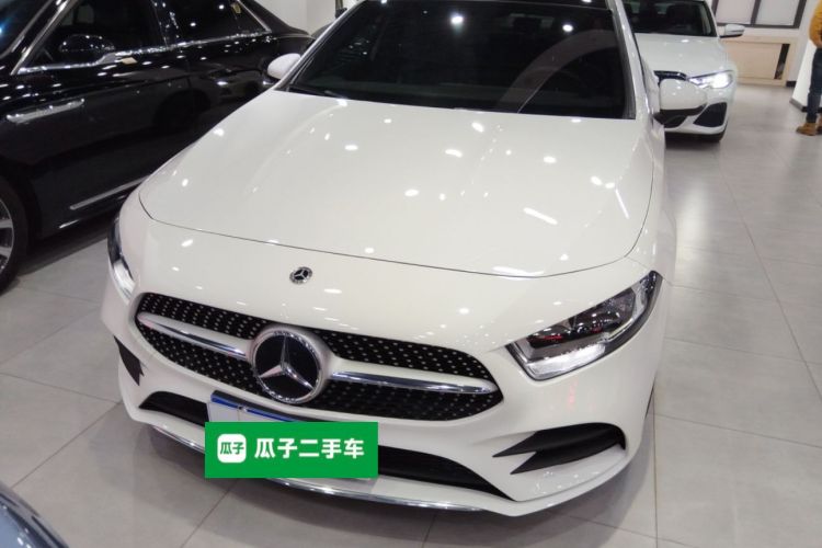 奔驰A级 2021款 改款 A 180 L 运动轿车车身外观2