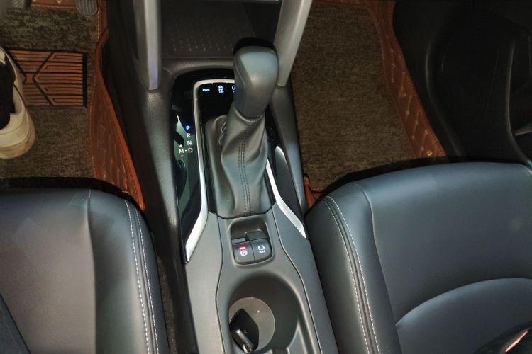 丰田 卡罗拉锐放 2022款 2.0L 精英版中控内饰18