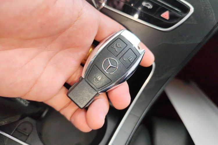 奔驰C级(进口) 2018款 C 200 旅行轿车中控内饰11