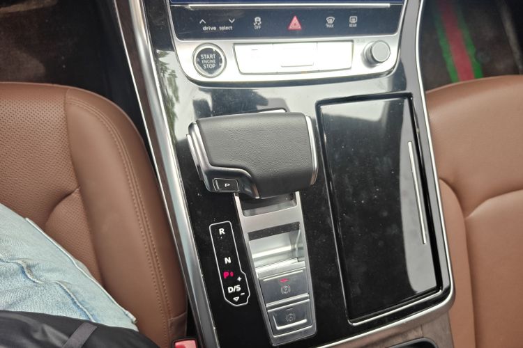 奥迪Q7 2023款 55 TFSI quattro S line运动型中控内饰18