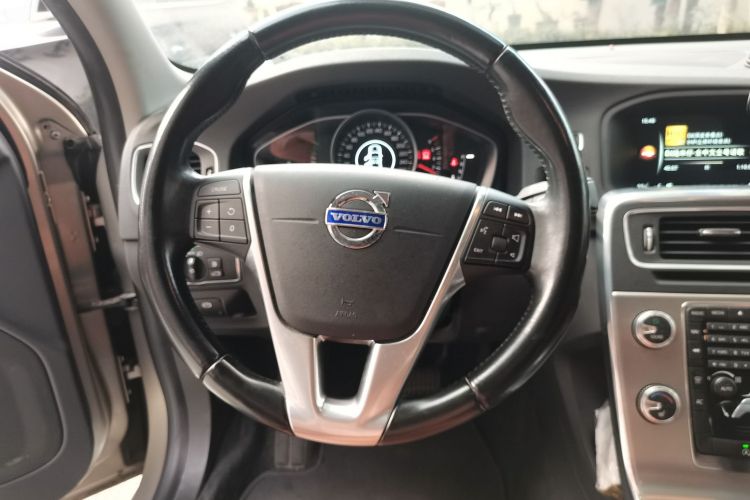 沃尔沃S60 2015款 S60L 2.0T 智远版中控内饰13