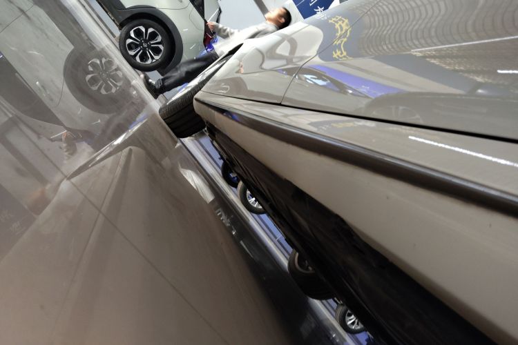 奔驰E级 2020款 改款 E 300 L 运动时尚型局部细节9002