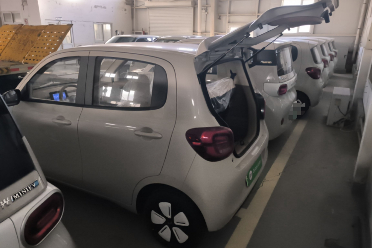 五菱汽车 宏光MINIEV 2025款 四门版 进阶款机舱底盘23