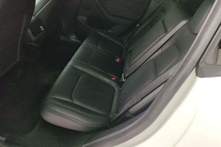 特斯拉 Model Y 2021款 标准续航后驱版中控内饰7004