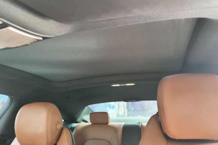 奔驰C级(进口) 2017款 改款 C 200 轿跑版中控内饰22