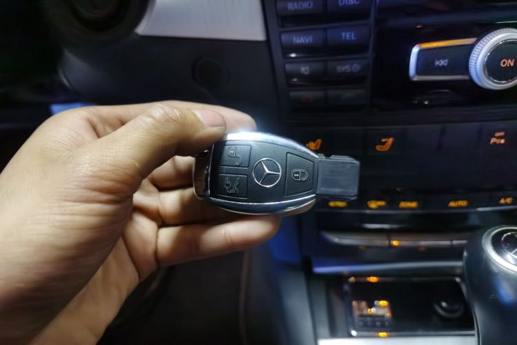 奔驰E级(进口) 2011款 E 260 CGI 敞篷版中控内饰11