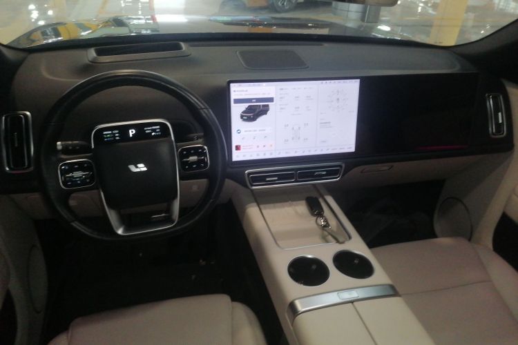 理想汽车 理想L8 2023款 Pro中控内饰7002