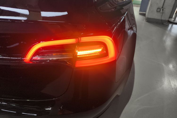 特斯拉 Model 3 2021款 标准续航后驱升级版车身外观9