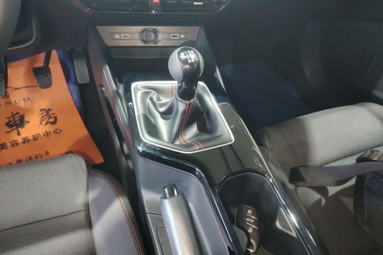 名爵 MG5 2023款 180DVVT 手动风尚版中控内饰18