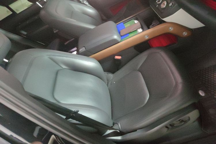 路虎卫士 2023款 改款 110 3.0T P400 暗黑特别版局部细节41