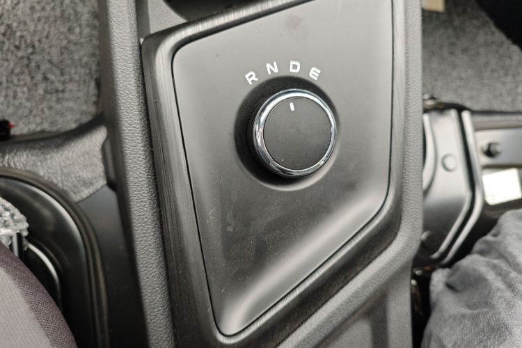 长安凯程 长安睿行EM60 2025款 客运版 舒适型 6座 300km 背掀门中控内饰18