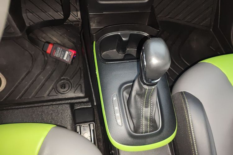 荣威 科莱威CLEVER 2021款 302km新四座超能版中控内饰18