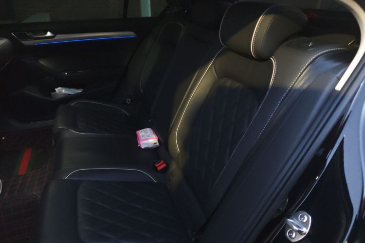 大众 迈腾GTE插电混动 2022款 GTE 豪华型中控内饰21