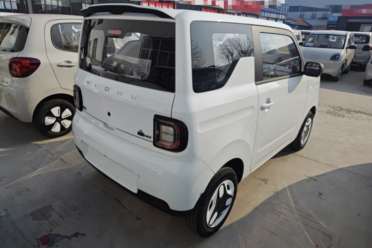 吉利银河 熊猫 2025款 210km 元气熊车身外观7