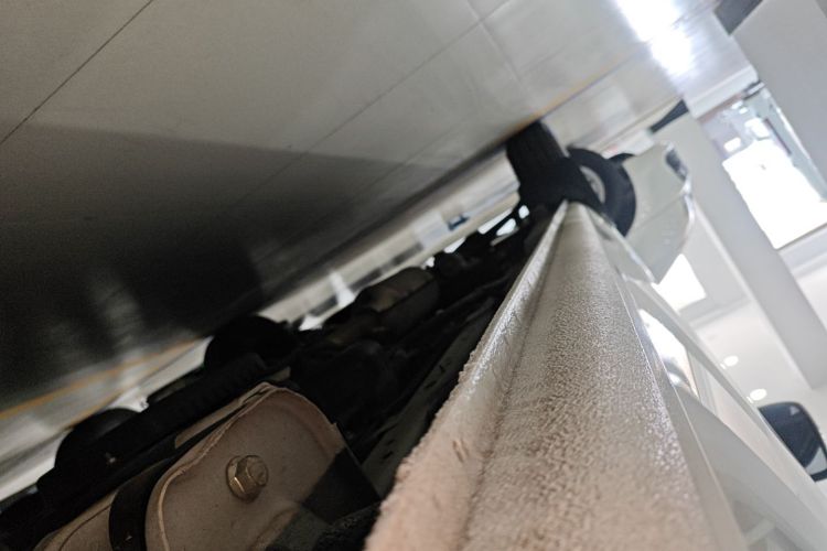 上汽大通MAXUS 新途V80 2023款 2.0T AMT经典傲运通短轴中顶5/6座局部细节9002