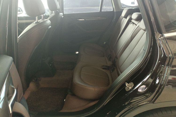 宝马X1 2019款 sDrive18Li 尊享型中控内饰21