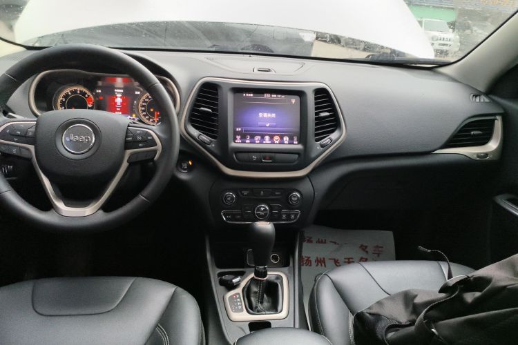 Jeep 自由光 2016款 2.0L 优越版中控内饰16