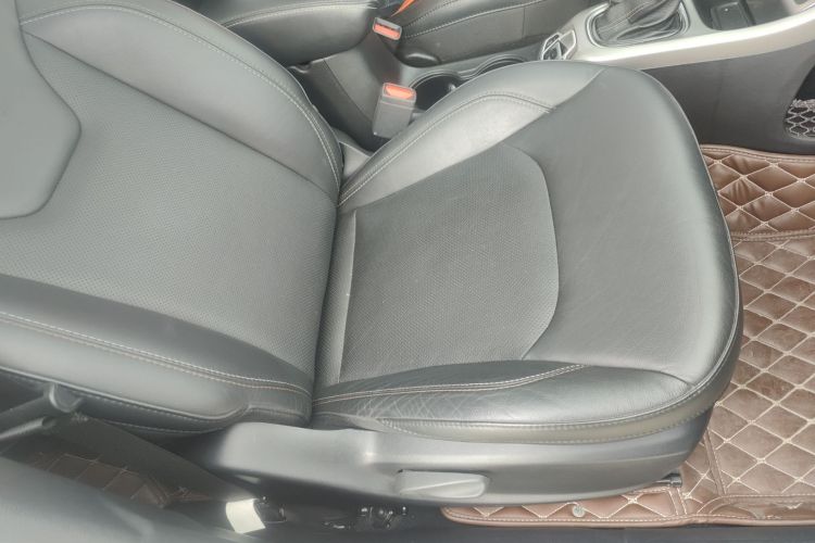 Jeep 指南者 2017款 200T 自动家享版局部细节41