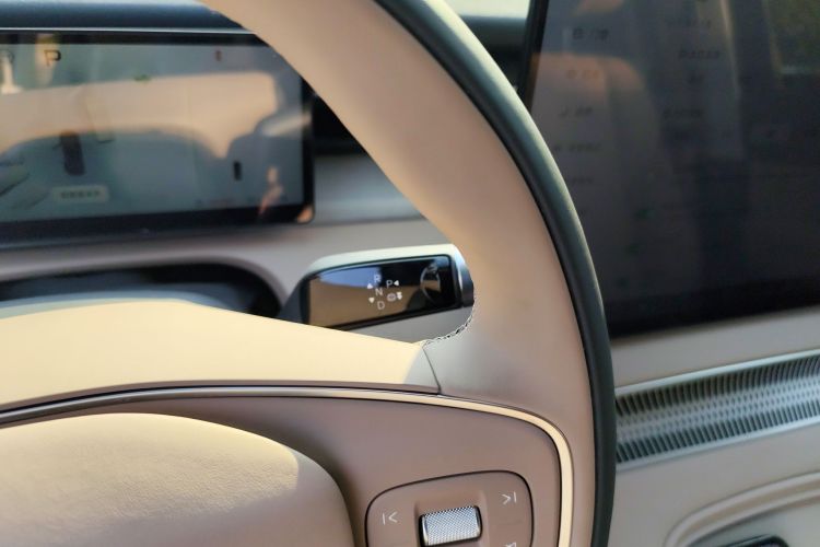 小鹏X9 2025款 740超长续航 Max中控内饰18