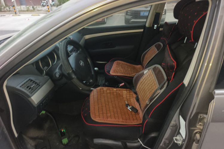 日产 轩逸 2012款 经典 1.6XE 手动舒适版中控内饰19