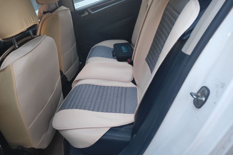 标致308 2014款 乐享版 经典 1.6L 自动风尚型中控内饰21