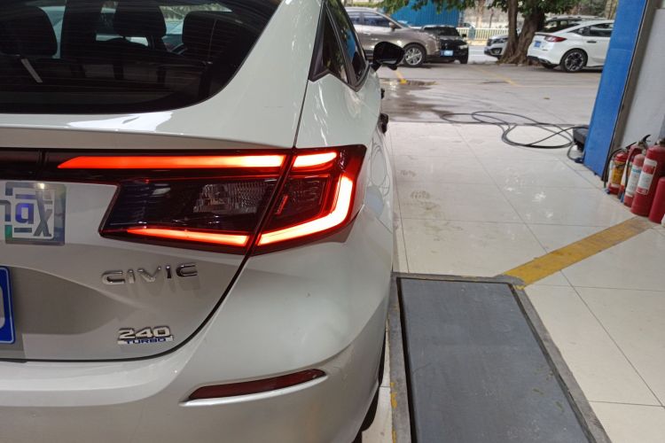 本田 思域 2023款 HATCHBACK 240TURBO 手动极劲版车身外观9