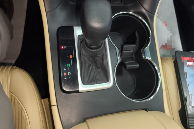 丰田 汉兰达 2021款 2.0T 两驱精英版 5座中控内饰18