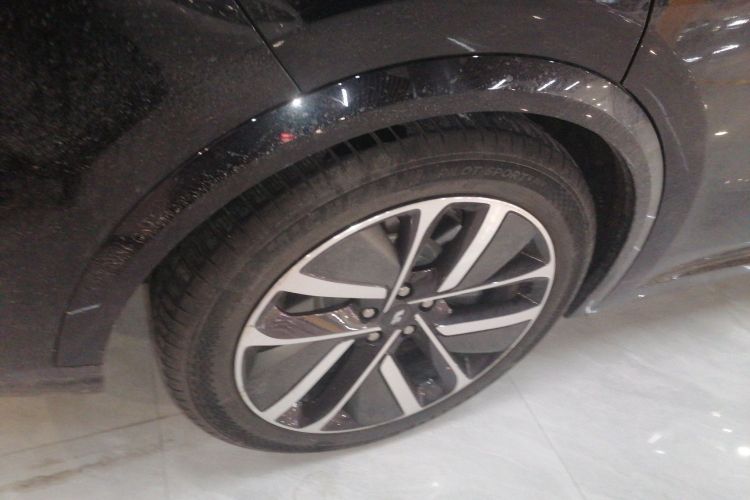 理想汽车 理想L8 2023款 Pro车身外观6008