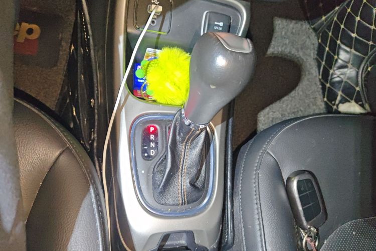 Jeep 指南者 2019款 200TS 自动优享-互联大屏版中控内饰18