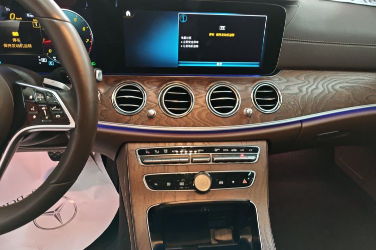 奔驰E级 2023款 E 300 L 豪华型中控内饰16