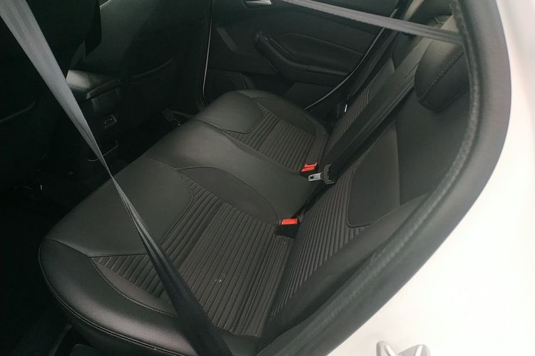 福特 福克斯 2018款 三厢经典 1.6L 自动风尚型智行版中控内饰7004