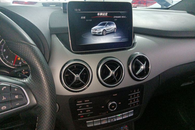 奔驰B级 2018款 B 200 时尚型中控内饰16