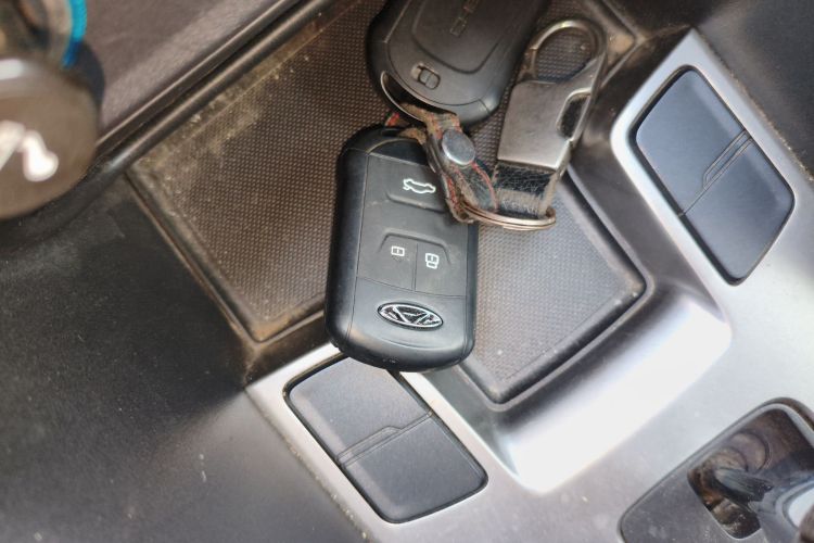 奇瑞 瑞虎5 2016款 2.0L CVT家悦版中控内饰11