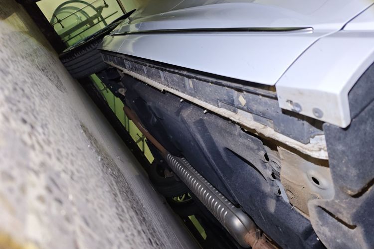 红旗HS3 2023款 2.0T 四驱有为版局部细节9001