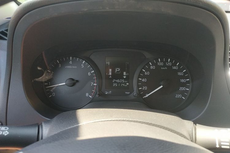 日产 纳瓦拉 2017款 2.5L自动两驱豪华版QR25局部细节14