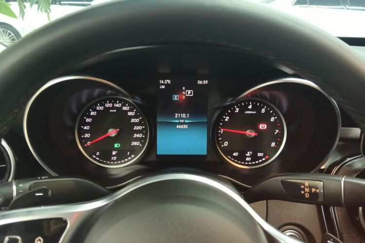 奔驰C级 2019款 C 180 L 时尚型运动版中控内饰14