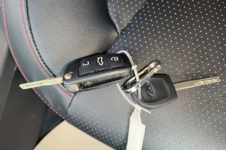 奇瑞 艾瑞泽5 2017款 1.5L 手动领潮版中控内饰11