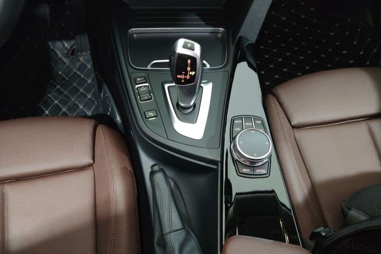 宝马3系 2019款 320Li 时尚型局部细节18