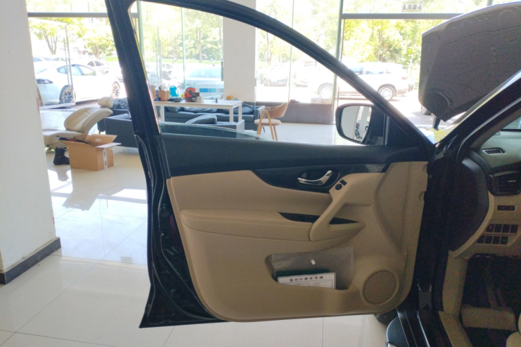 日产 奇骏 2017款 2.0L CVT舒适版 2WD中控内饰7007