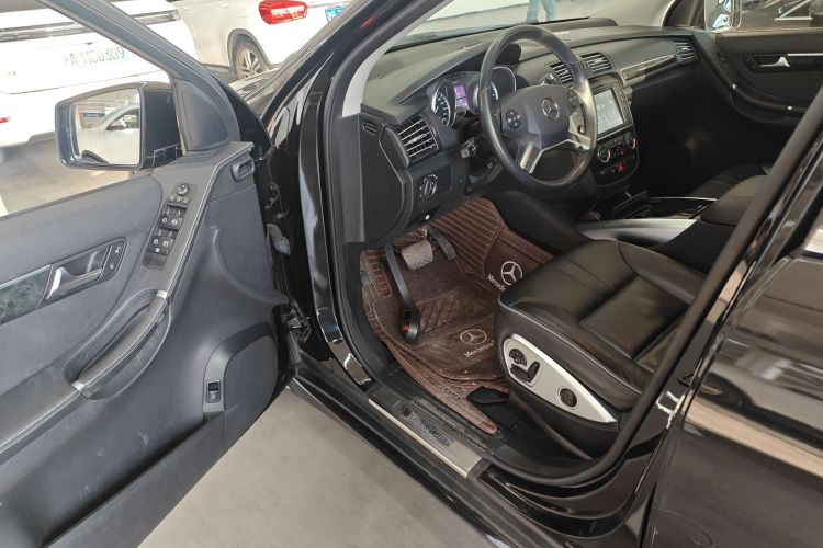 奔驰R级 2017款 R 320 4MATIC 商务型臻藏版中控内饰20