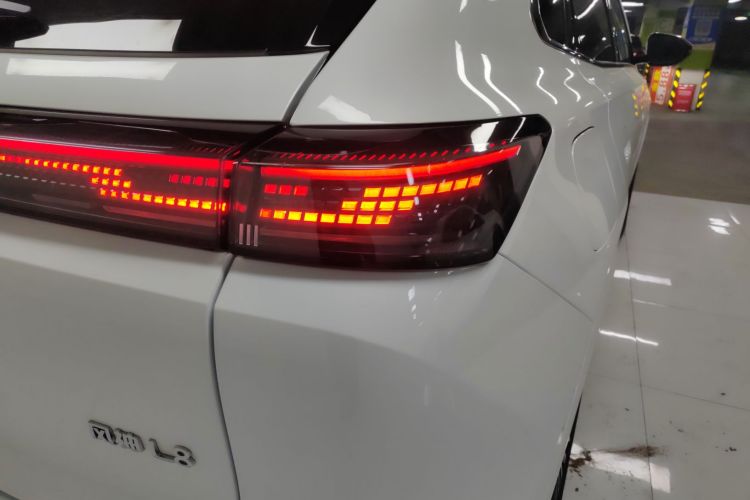 东风风神L8 2025款 185KM理想版车身外观9