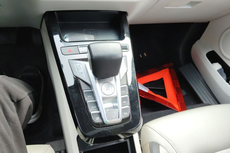 比亚迪 元Pro 2021款 一生一世版中控内饰18