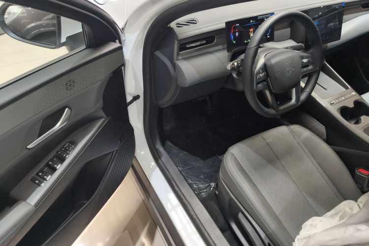 比亚迪 秦PLUS 2025款 DM-i 智驾版 128KM进取型中控内饰7003