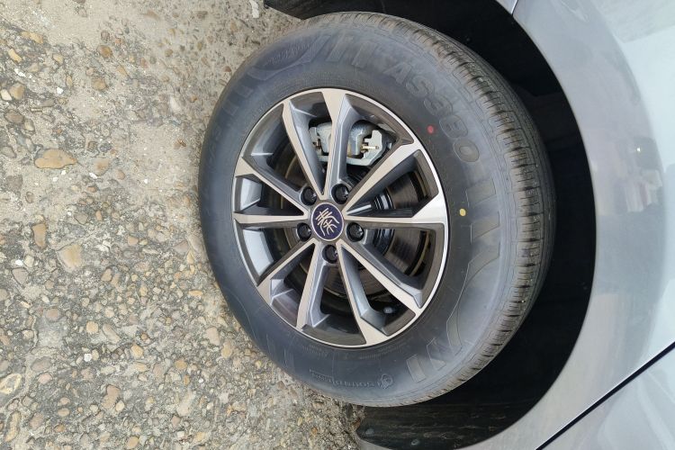 比亚迪 秦PLUS 2024款 荣耀版 DM-i 55KM领先型车身外观6008