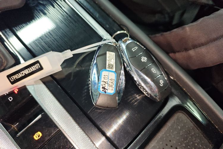 红旗H5 2024款 1.5T HEV智联旗畅版中控内饰7001