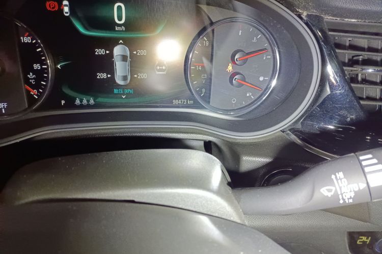 别克 君威 2017款 20T 尊贵型中控内饰15